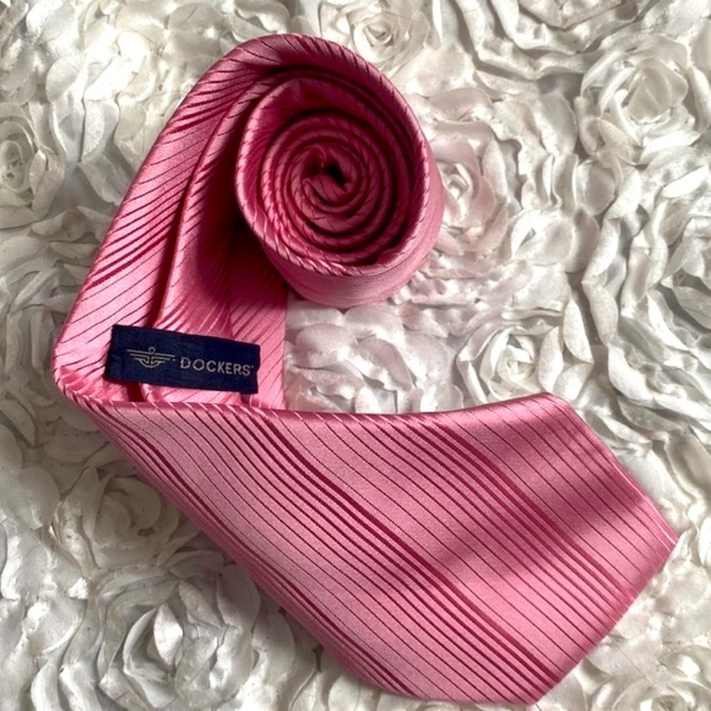 New Dockers stain resistant silk mens tie